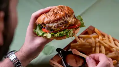 Hamburgerlerde Şok Keşif: Dana Eti Yerine Başka Bir Hayvan!