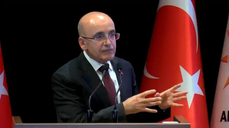 Şimşek: Türkiye, Küresel Krizde Fırsat Yakalıyor Şimşek: Türkiye, Küresel Krizde Fırsat Yakalıyor
