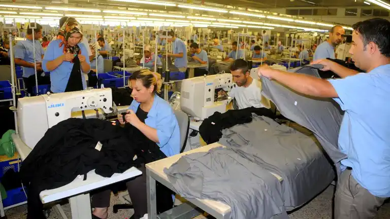 İmalatçı KOBİ'lere 30 Milyarlık Destek İmalatçı KOBİ'lere 30 Milyarlık Destek